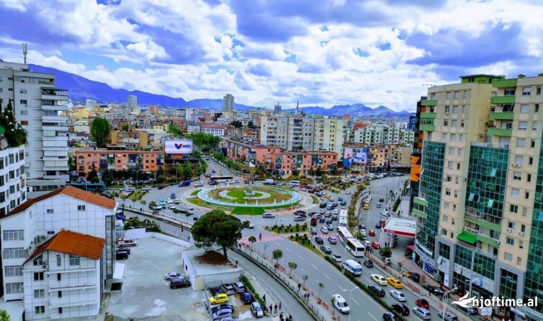 Shitet Ambient Biznesi Zogu i Zi,Tirane.