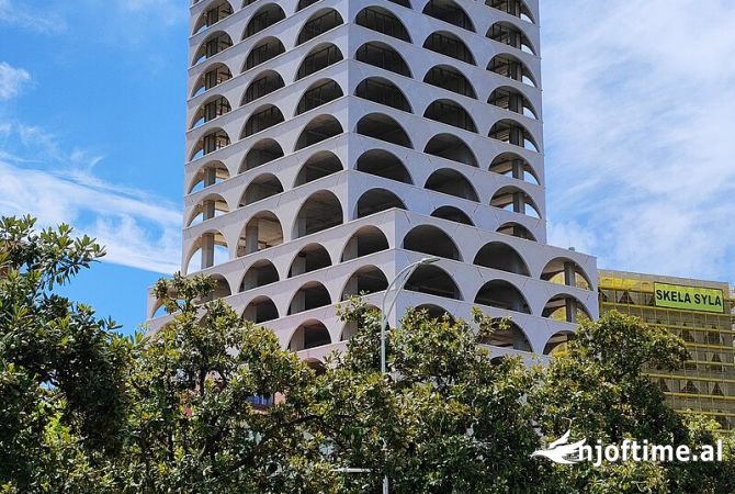 Ambiente Commerciale in Affitto 1+1 a Tirana - 6,000 Euro