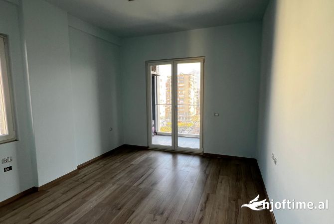 Shtepi ne shitje Apartament ne Tirane, 2+1, Mobilimi Bosh, pa mobiluar, Pagesa 260,000  Euro.