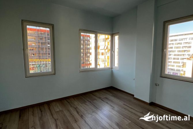 Shtepi ne shitje Apartament ne Tirane, 2+1, Mobilimi Bosh, pa mobiluar, Pagesa 260,000  Euro.