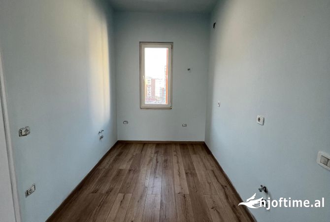 Shtepi ne shitje Apartament ne Tirane, 2+1, Mobilimi Bosh, pa mobiluar, Pagesa 260,000  Euro.