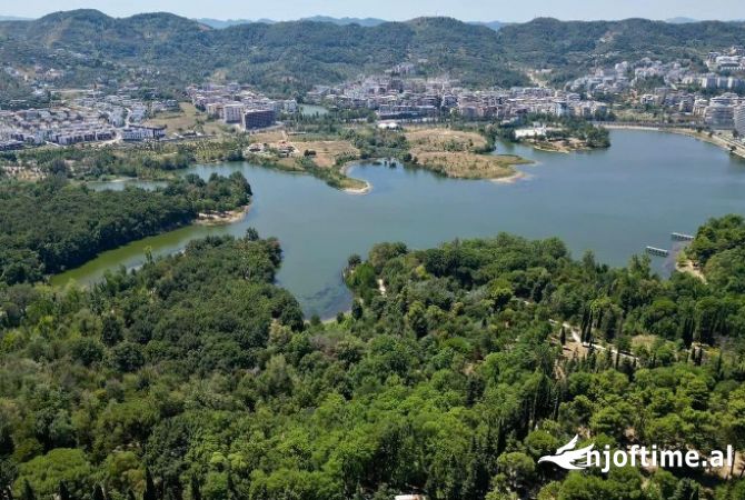 Ambiente Commerciale in Affitto 3+1 a Tirana - 3,000 Euro