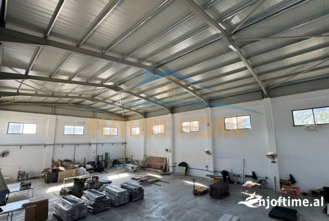 Ambiente Commerciale in Affitto 4+1 a Tirana - 3,000 Euro