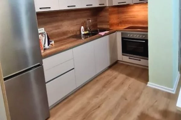 Shitet Apartament 2+1+Parkim Rruga e Kavajes