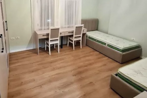 Shtepi ne shitje Apartament ne Tirane, 2+1, Mobilimi E mobiluar, Pagesa 210,000  Euro.