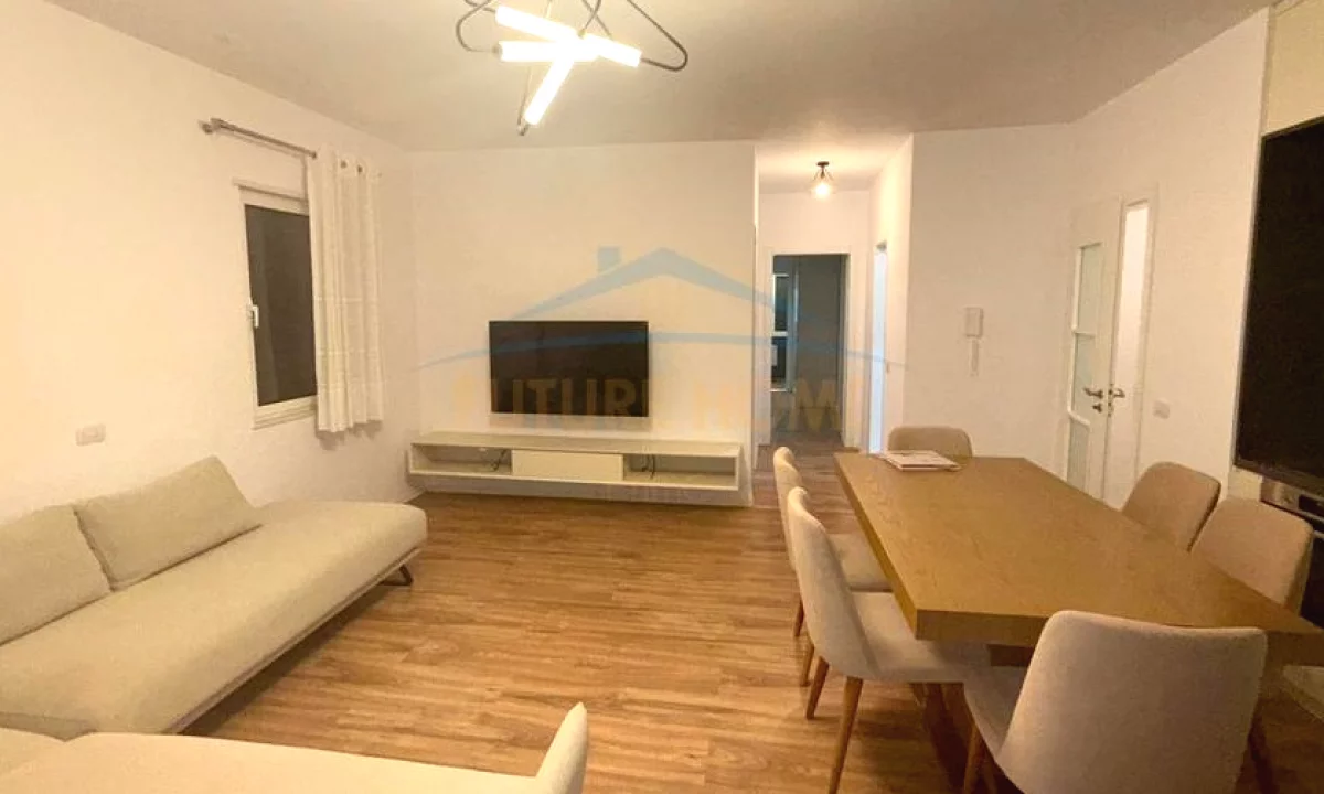 Shtepi ne shitje Apartament ne Tirane, 3+1, Mobilimi E mobiluar, Pagesa 141,000  Euro.