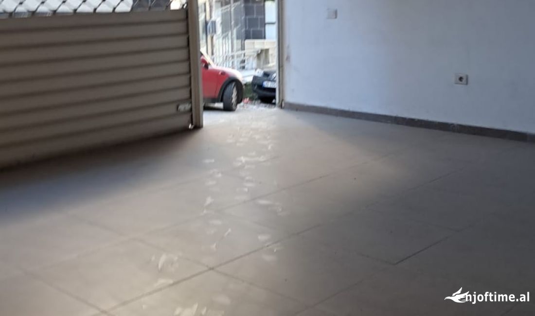 Shitet Dyqani ne Fresk Siperfaqja 47 Meter katror Kati i par Lartesia 4me20 Cmimi Euro 65 Mije 