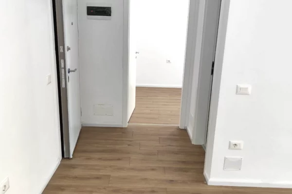Shtepi ne shitje Apartament ne Tirane, 1+1, Mobilimi Bosh, pa mobiluar, Pagesa 145,000  Euro.