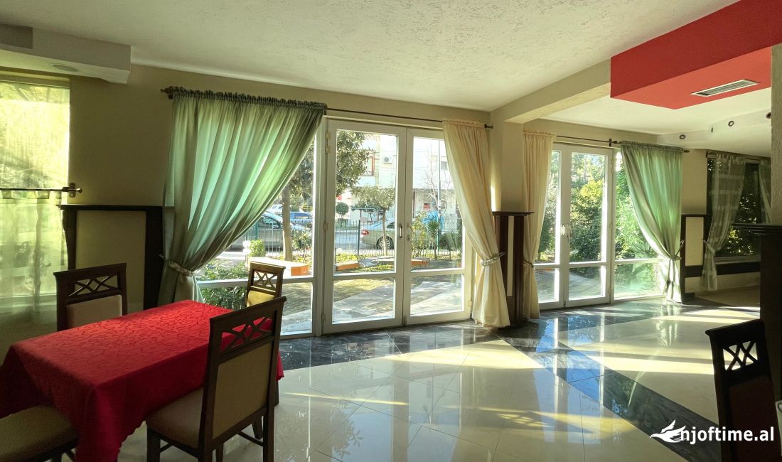 Okazion! Shiiet Restorant&Bar ne Golem