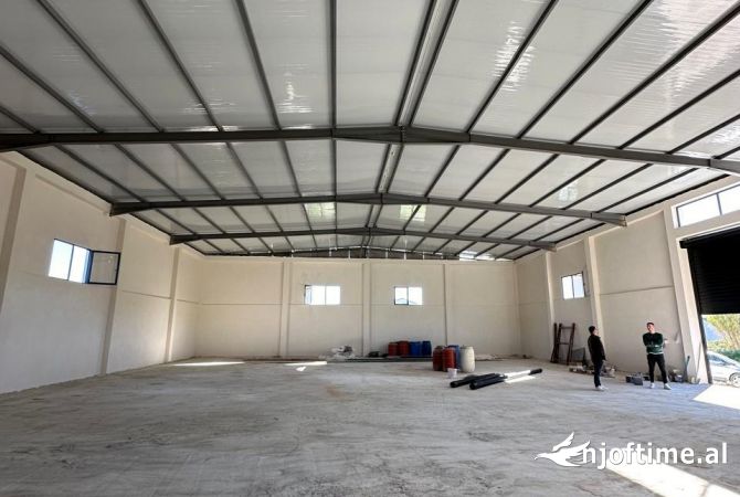 Ambiente Commerciale in Affitto 4+1 a Tirana - 2,000 Euro