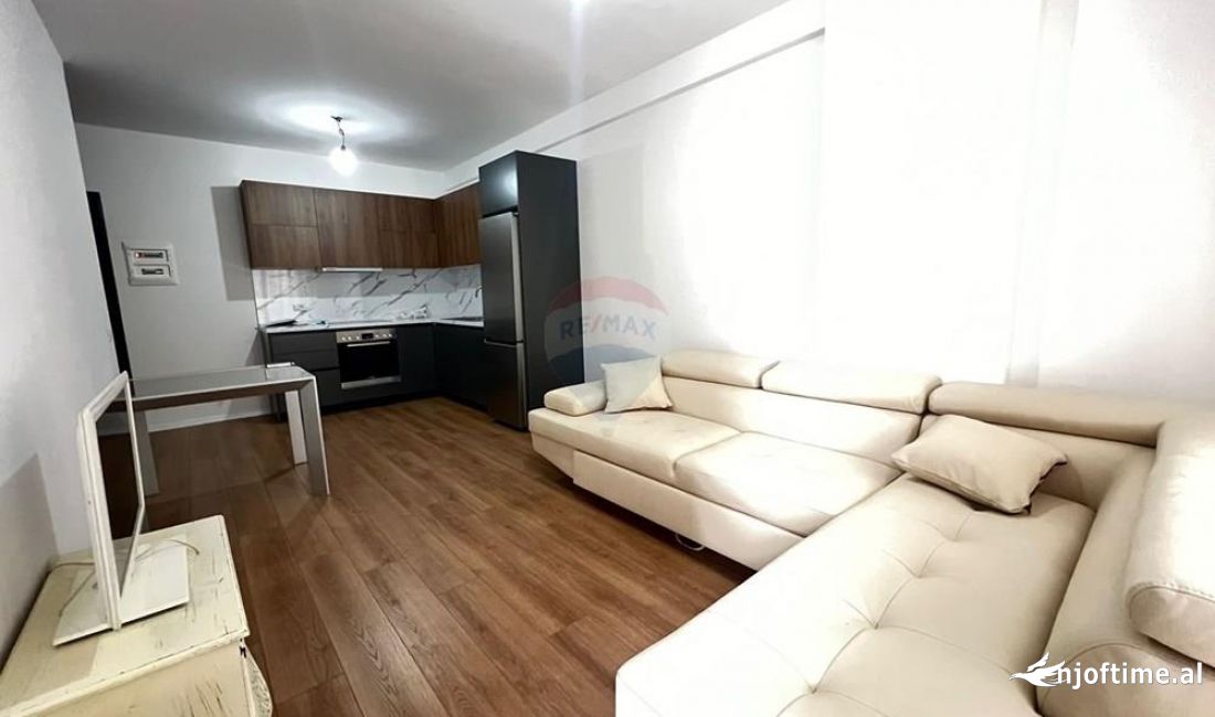 Shtepi ne shitje Apartament ne Tirane, 2+1, Mobilimi E mobiluar, Pagesa 93,000  Euro.