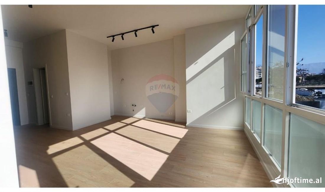 Shtepi ne shitje Apartament ne Tirane, 1+1, Mobilimi Bosh, pa mobiluar, Pagesa 129,000  Euro.