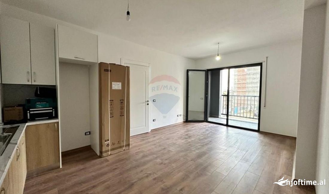 Shtepi ne shitje Apartament ne Tirane, 2+1, Mobilimi Pjeserisht e mobiluar, Pagesa 184,000  Euro.