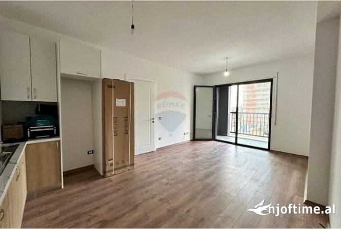 Shitet apartament 2+1+2 ne Bulevardin e Ri