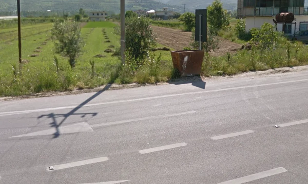 Shitet Toke Ne Rruge Kryesore Berat