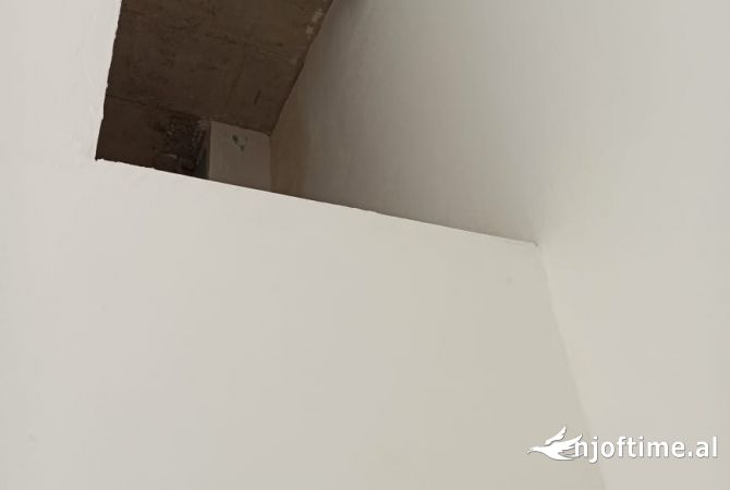 📌 Ambjent Biznesi, tek Rruga e Durresit, Perballe Coloseut......