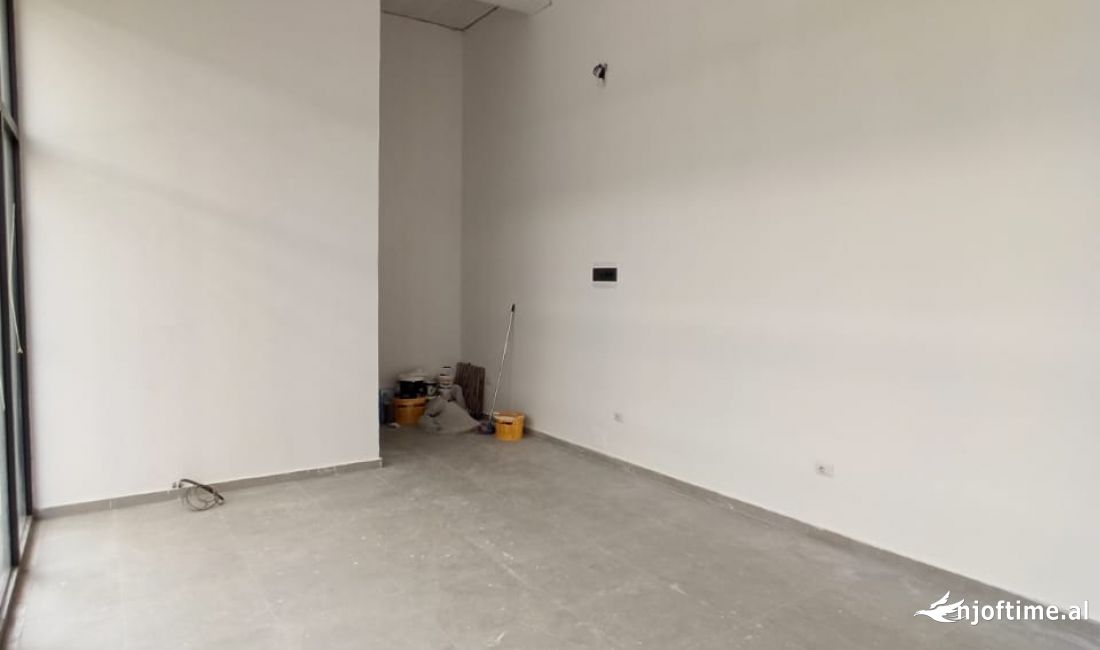 📌 Ambjent Biznesi, tek Rruga e Durresit, Perballe Coloseut......