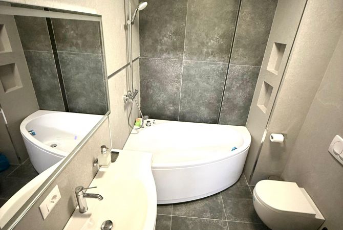 Shtepi ne shitje Apartament ne Tirane, 4+1, Mobilimi E mobiluar, Pagesa 700,000  Euro.