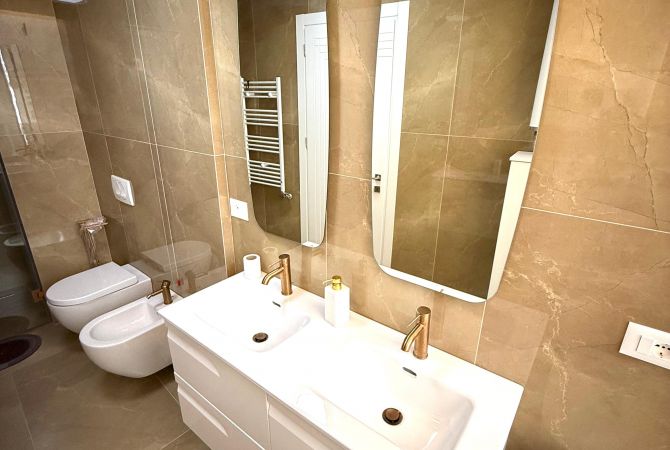 Shtepi ne shitje Apartament ne Tirane, 4+1, Mobilimi E mobiluar, Pagesa 700,000  Euro.