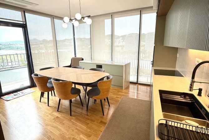 Shtepi ne shitje Apartament ne Tirane, 4+1, Mobilimi E mobiluar, Pagesa 700,000  Euro.