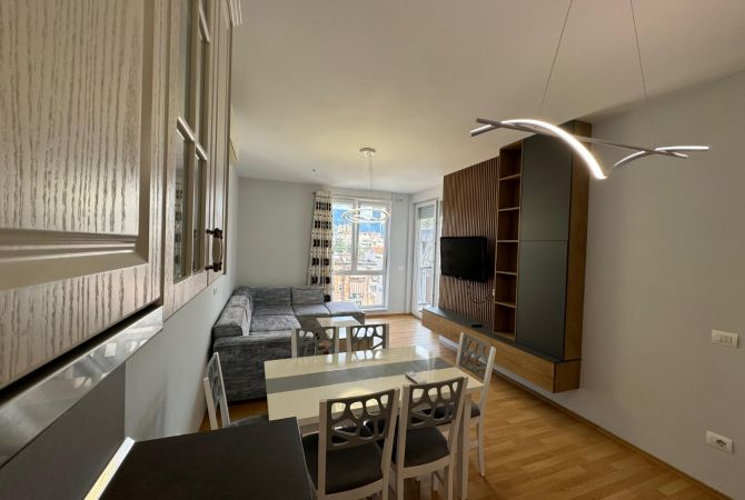 📌Apartament 2+1 me 2 Tualete & Ballkon me Qira – Mbrapa Ambasadës Greke