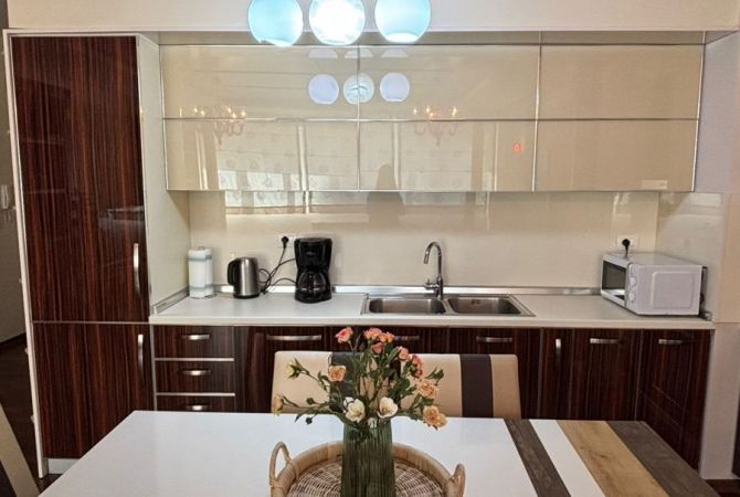 Shtepi me qera Apartament ne Tirane, 2+1, Mobilimi E mobiluar, Pagesa 1,200  Euro.