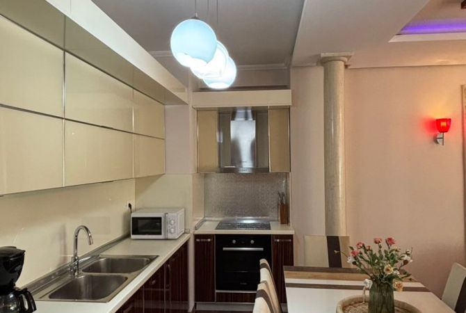 Shtepi me qera Apartament ne Tirane, 2+1, Mobilimi E mobiluar, Pagesa 1,200  Euro.