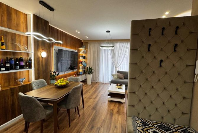 Shtepi ne shitje Apartament ne Tirane, 2+1, Mobilimi E mobiluar, Pagesa 215,000  Euro.