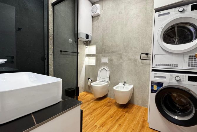 Shtepi ne shitje Apartament ne Tirane, 2+1, Mobilimi E mobiluar, Pagesa 215,000  Euro.