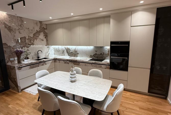 Shtepi me qera Apartament ne Tirane, 3+1, Mobilimi E mobiluar, Pagesa 2,000  Euro.