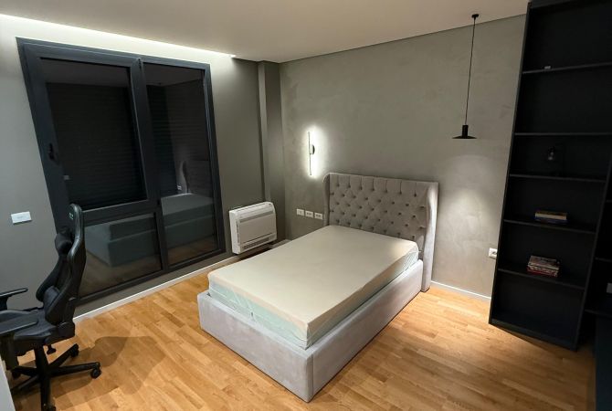 Shtepi me qera Apartament ne Tirane, 3+1, Mobilimi E mobiluar, Pagesa 2,000  Euro.
