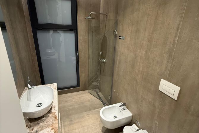 Shtepi me qera Apartament ne Tirane, 3+1, Mobilimi E mobiluar, Pagesa 2,000  Euro.