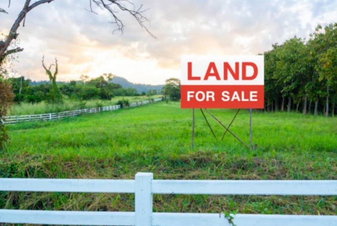 Truall ose Toke ne Tirane - 400,001 Euro