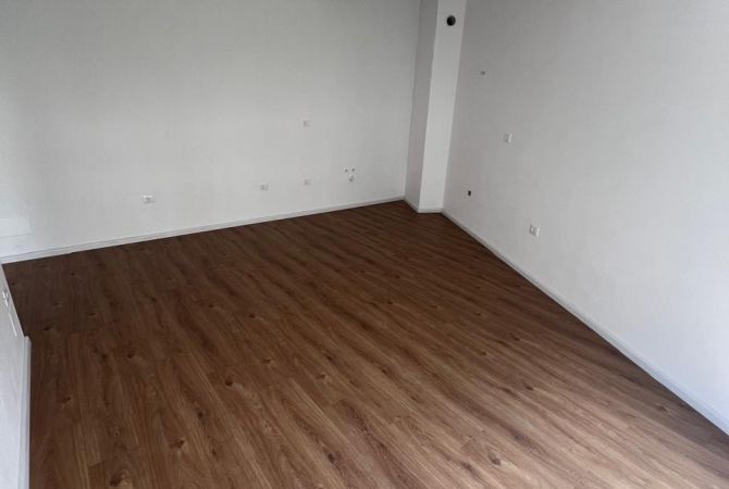 Shtepi ne shitje Apartament ne Tirane, 1+1, Mobilimi Bosh, pa mobiluar, Pagesa 96,160  Euro.