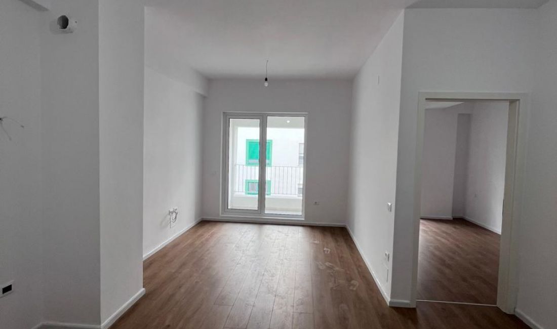 Shtepi ne shitje Apartament ne Tirane, 1+1, Mobilimi Bosh, pa mobiluar, Pagesa 98,081  Euro.