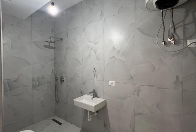 Shtepi ne shitje Apartament ne Tirane, 1+1, Mobilimi Bosh, pa mobiluar, Pagesa 98,081  Euro.