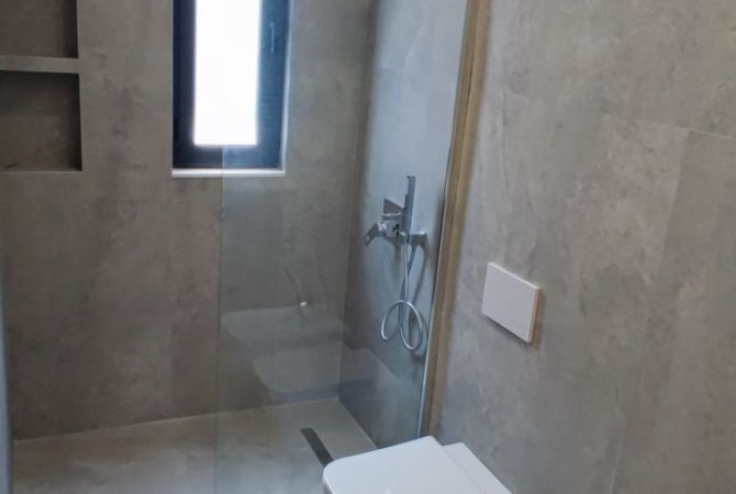 Shtepi me qera Apartament ne Tirane, 2+1, Mobilimi Bosh, pa mobiluar, Pagesa 550  Euro.