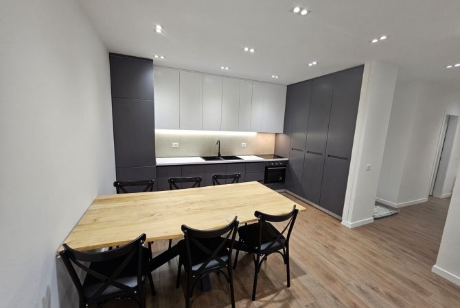 Appartamento in affitto a Tirana 2+1, Arredato