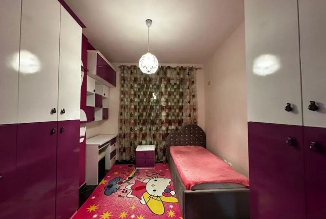 Shtepi me qera Apartament ne Tirane, 3+1, Mobilimi E mobiluar, Pagesa 680  Euro.