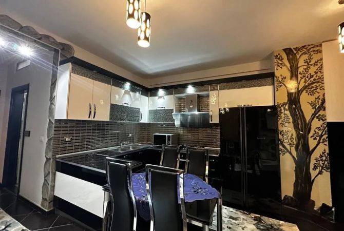 Shtepi me qera Apartament ne Tirane, 3+1, Mobilimi E mobiluar, Pagesa 680  Euro.