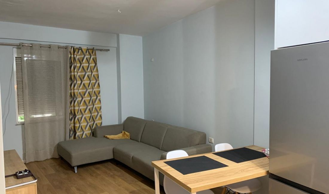 Shtepi ne shitje Apartament ne Tirane, 1+1, Mobilimi E mobiluar, Pagesa 105,000  Euro.