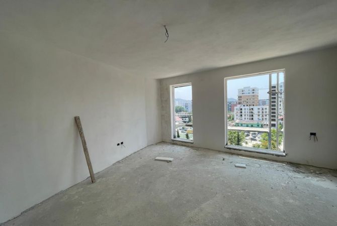 Shtepi ne shitje Apartament ne Tirane, 1+1, Mobilimi Bosh, pa mobiluar, Pagesa 132,001  Euro.