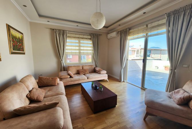 📌 PENTHOUSE NË SHITJE – LIQENI I THATË 0683867955