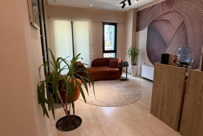 📌Zyrë me Qira – Square 21, Tiranë