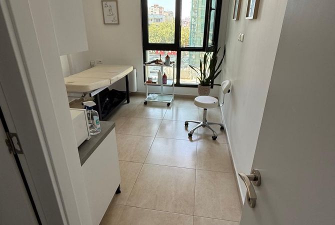 📌Zyre me Qira – Square 21, Tirane