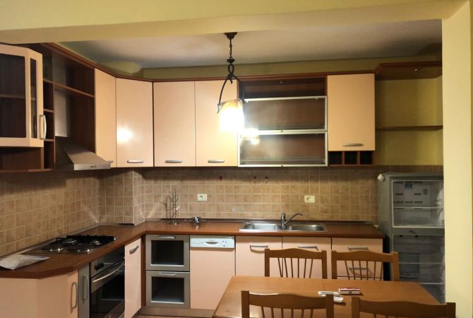 Appartamento in affitto a Tirana 1+1, Arredato