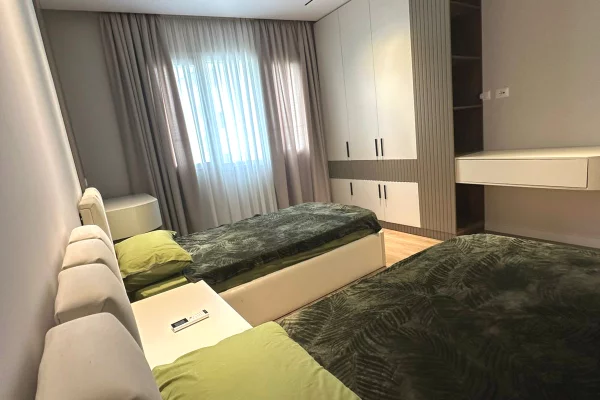Shtepi ne shitje Apartament ne Tirane, 2+1, Mobilimi E mobiluar, Pagesa 210,000  Euro.