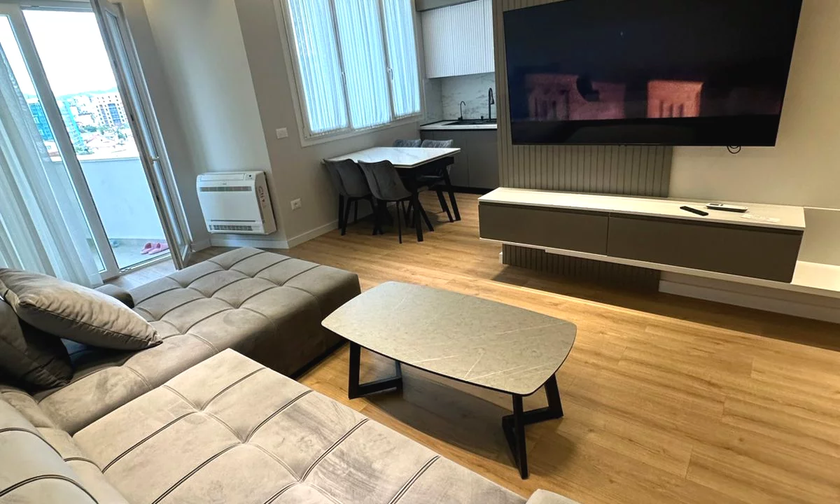 Shtepi ne shitje Apartament ne Tirane, 2+1, Mobilimi E mobiluar, Pagesa 210,000  Euro.