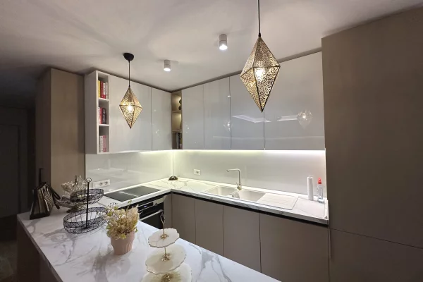 Shtepi me qera Apartament ne Tirane, 3+1, Mobilimi E mobiluar, Pagesa 1,800  Euro.