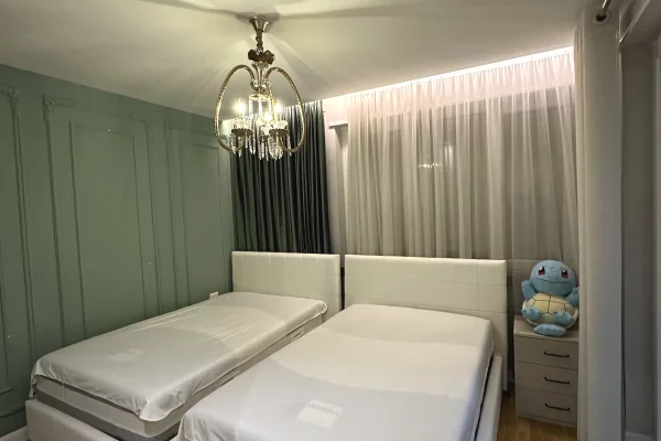 Shtepi me qera Apartament ne Tirane, 3+1, Mobilimi E mobiluar, Pagesa 1,800  Euro.